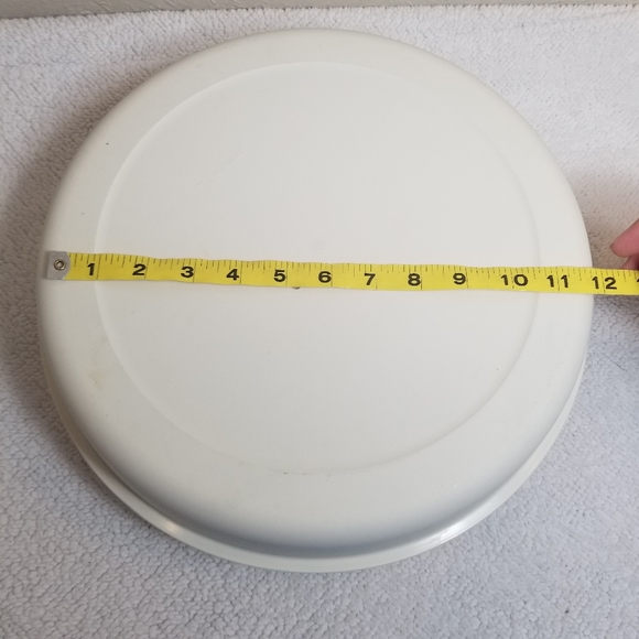 Tupperware divided vegetable chip and dip tray with lid - Picture 6 of 6